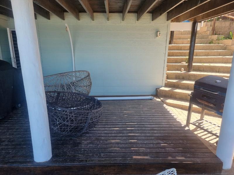 To Let 6 Bedroom Property for Rent in Outeniqua Strand Western Cape